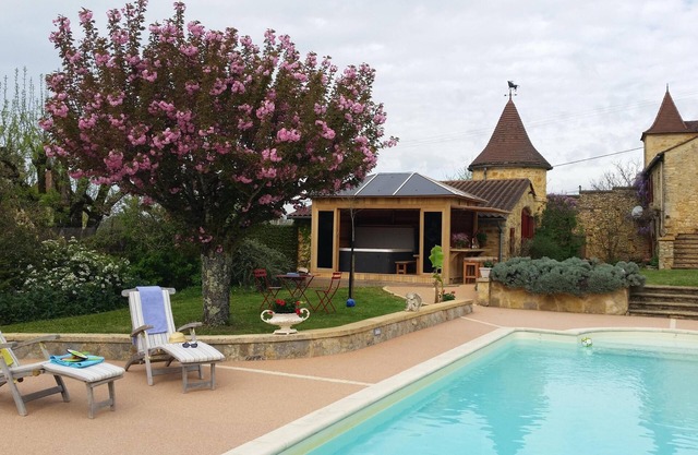 Encantadora casa clasificada 4 * -Jacuzzi-piscina climatizada Cerca de Sarlat