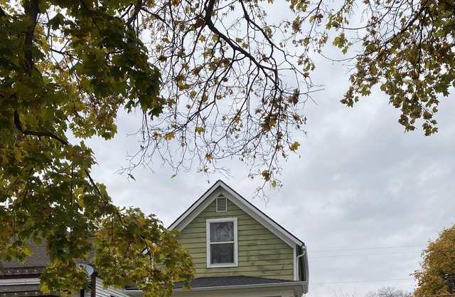 CHARMING HOUSE CLOSE TO DOWNTOWN AND UNIVERSITY