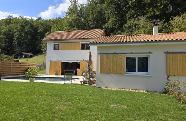 Casa encantadora en Château-l'Évêque con piscina privada