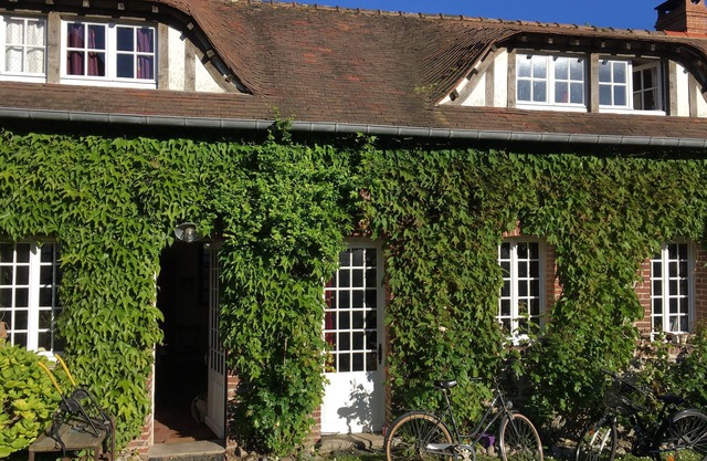 CASA CON ENCANTO EN EL CENTRO DE VELES LES ROSES