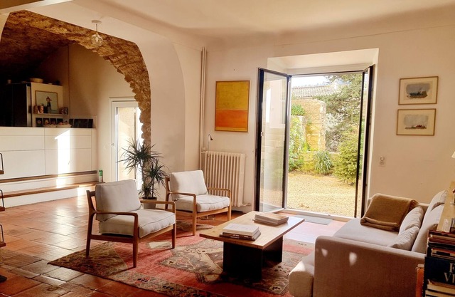 Charming house in a classified village of Provence