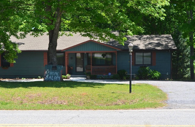 Charming House in Downtown Landrum