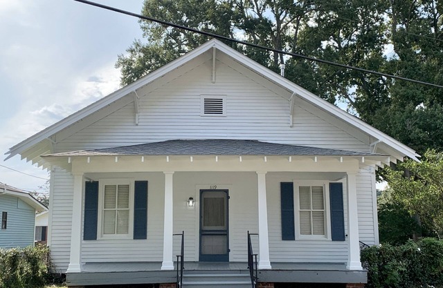 Charming House in Downtown Scott