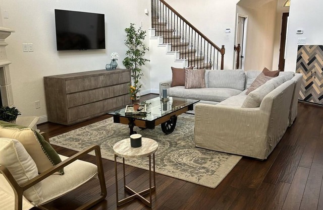Charming house in The Woodlands, walking distance from cafes, H-E-B and more
