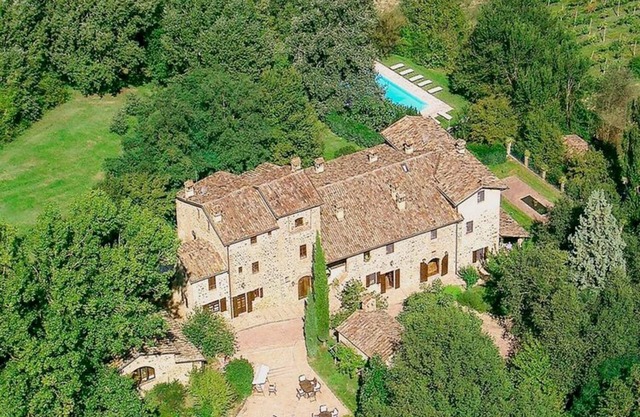 Casa Encantadora en Umbría con Piscina y Jardín