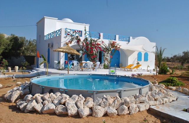 casa con encanto w / amplio jardín y piscina