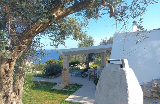 Charming house w/ view, 5 min walk from the sea