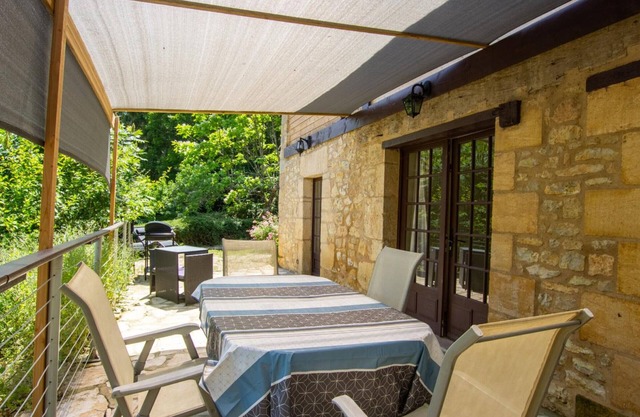Encantadora casa con jardín cerrado y Wifi en el corazón del Périgord Negro