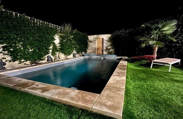 Charming house with swimming pool at the foot of the Luberon