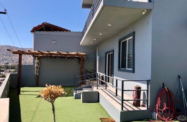 Casa Encantadora Con Hermosa Vista A La Ciudad.