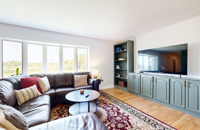Charming house with enclosed yard, board games, deck, & firepit