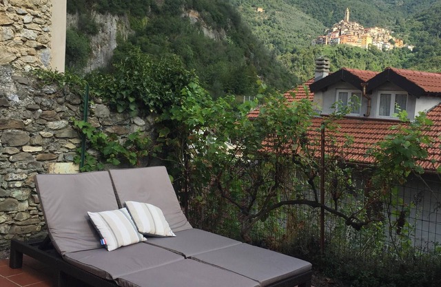 Villa con mucho espacio exterior soleado y vistas increíbles