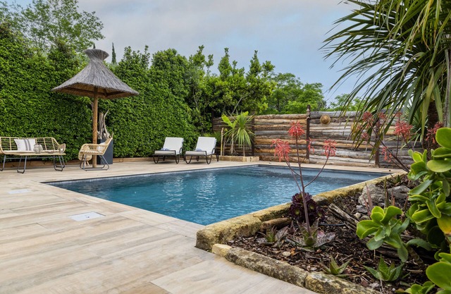 Encantadora casa con jacuzzi sauna y piscina privada.