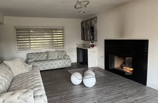 casa encantadora con ambiente relajante en West Hills con hermosa vista de la montaña