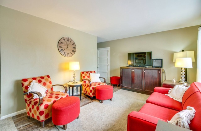Charming Hoyt Lakes Home w/ Sauna & Fire Pit