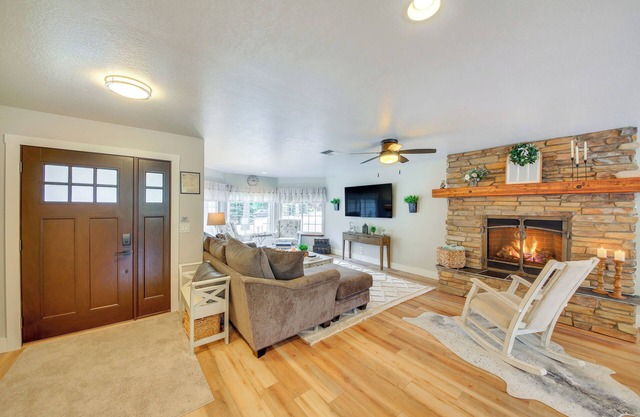 Charming Idaho Home w/ Hot Tub, Near Beaches!