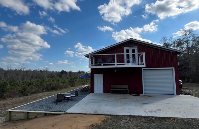 Nestled in the middle of 78 acres Young planted pine trees. Quiet and secluded.
