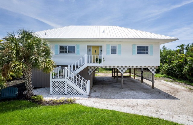 Charming Island Cottage in Dunes Golf Tennis Club