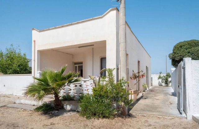 Charming Italian Villa in Torre Castiglione with Private Entrance