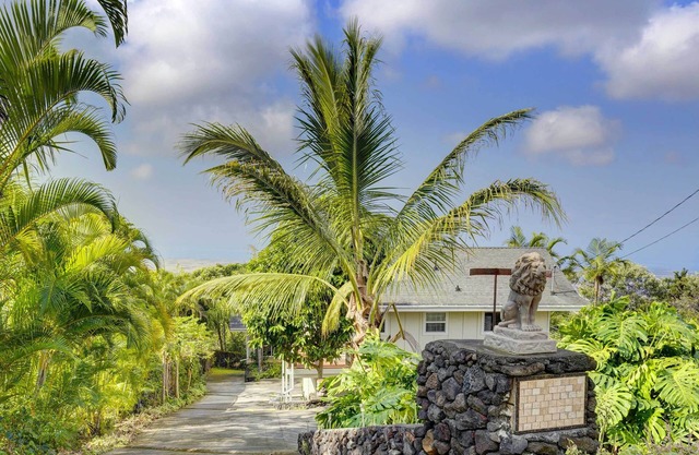 Charming Kailua-kona Apartment Near Hiking & Golf!