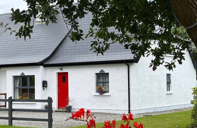 #Charming Killarney Cottage