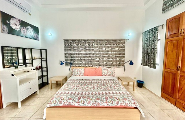 Charming King bedroom apartment with AC, WiFi and Pool in soothing Río San Juan