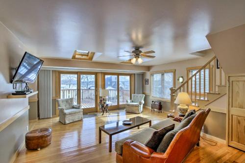 Charming Lake Ripley Cottage with Water View!