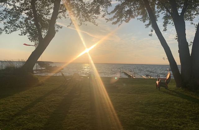 ⭐️ Charming Lakefront Home! ⭐️