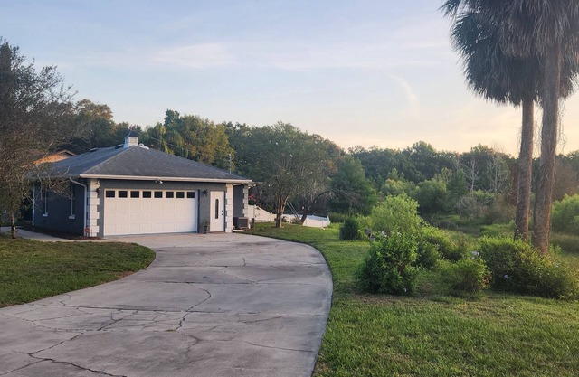 Charming lakefront 3BR 3BA house w/ EV chg in heart of Mt. Dora. Nature abounds.