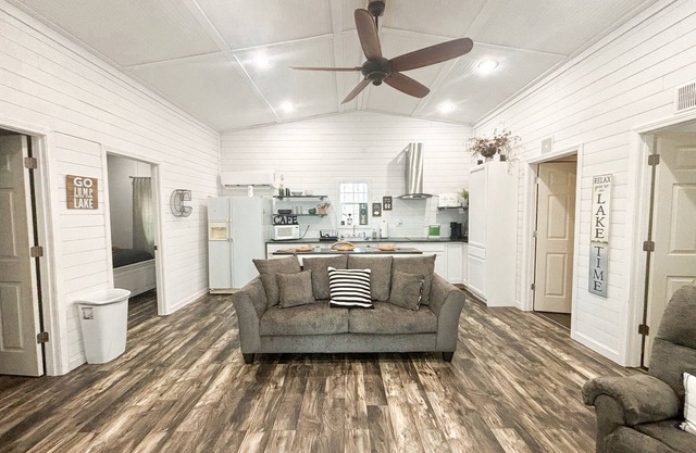 Charming Lakefront Cabin