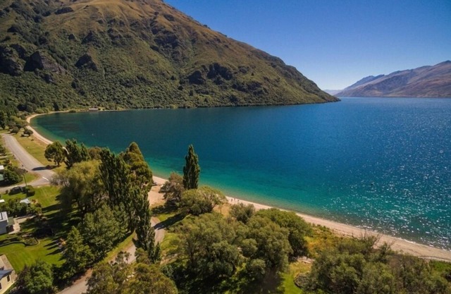 Lakefront Cottage Retreat con un gran jardín protegido y vistas impresionantes