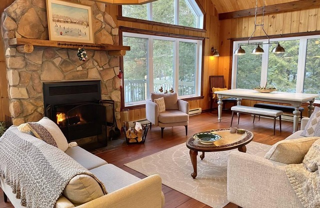 Charming lakefront cottage — close to activities for every season!