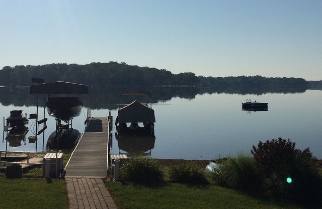 casa frente al lago con Encanto en el lago Chemung!