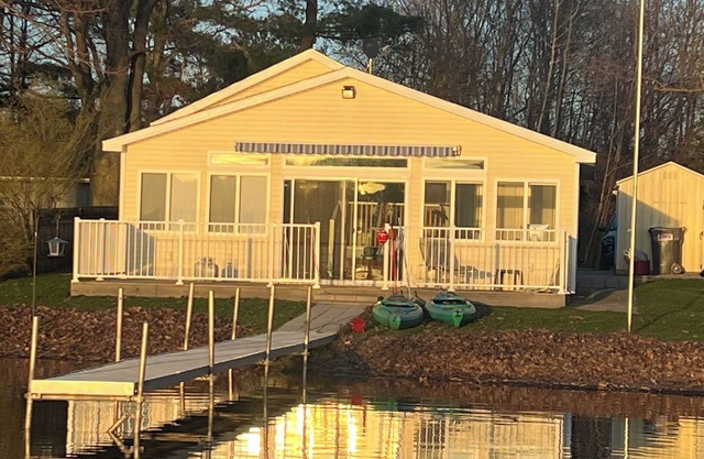 Charming lakeside cottage on all-sports lake with private beach & dock