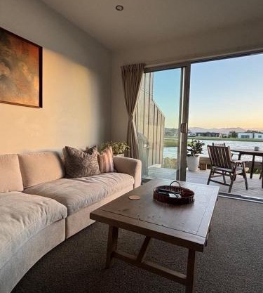 Charming Lakeview Golf Villa