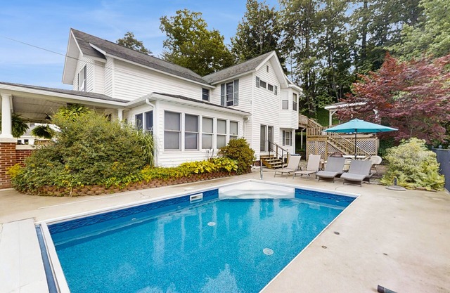 Charming Lakeview home w/heated pool, seasonal hot tub, & great location!