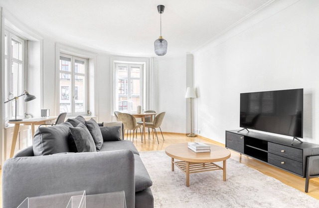 Charming Langstrasse 3.5 Room w/ Storage, 5 mins to Tram, by Blueground