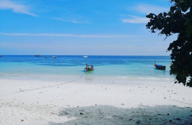 Charming Lipe Beach Resort