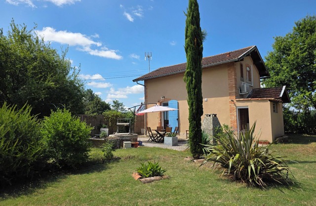 Charming little cottage located 7km from the episcopal city of Albi.