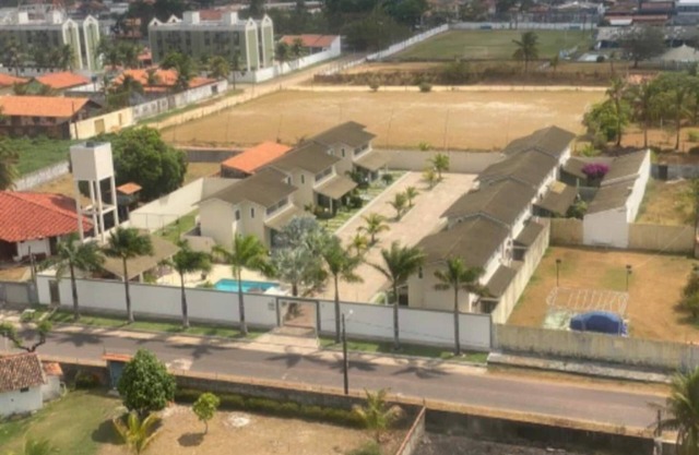 Charming little house with Wifi and club next door in condo