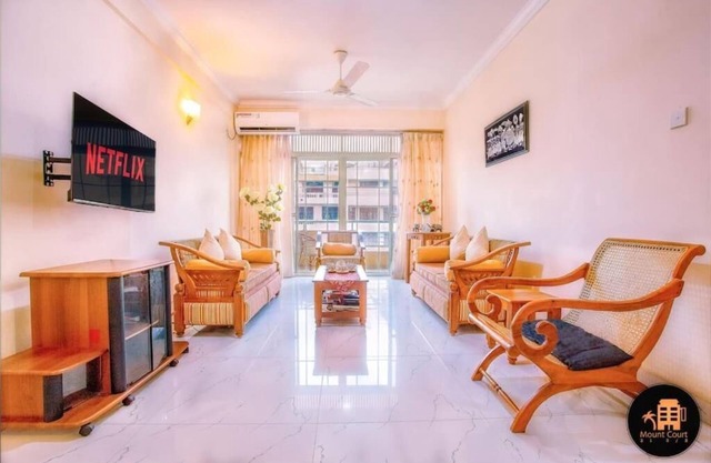 Charming 3-Bedroom Apartment on the Beach-side with AC and WiFi in Mount Lavinia