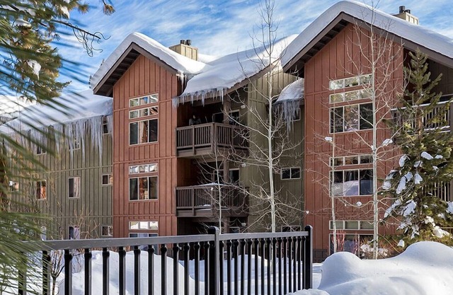 Charming Lodge-Style Resort with Something to do in Every Season!
