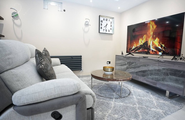 Charming London House - Sleeps 5 & Outdoor Space