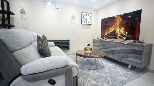 Charming London House - Sleeps 5 & Outdoor Space