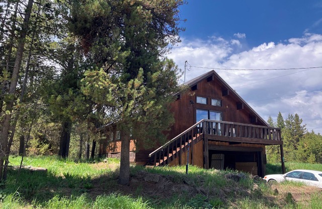 Charming long term rental 1-bedroom cabin in lovely Island Park with WiFi
