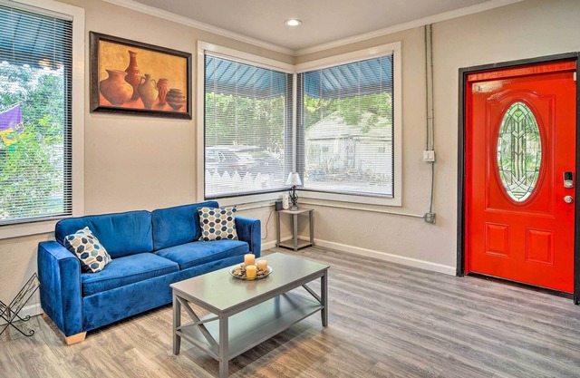 Charming Louisiana Home: Walk to Shops & More
