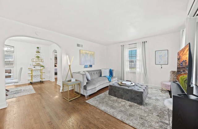 Charming Louisville Apt w/ Parking|Great Location!