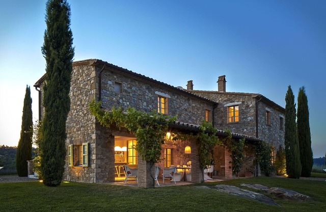 Encantadora y lujosa villa campestre, interiores de diseño, piscina climatizada, excelentes vistas.