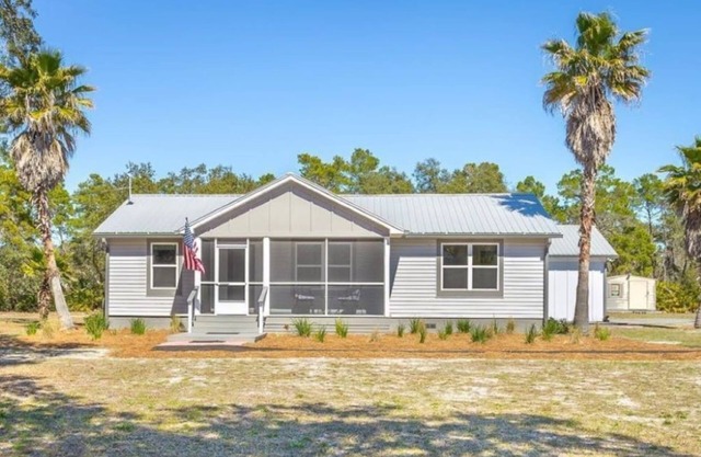 CHARMING LUXURIOUSNESS - RENOVATED 3BR house, pet's welcomed, minutes to SGI!!