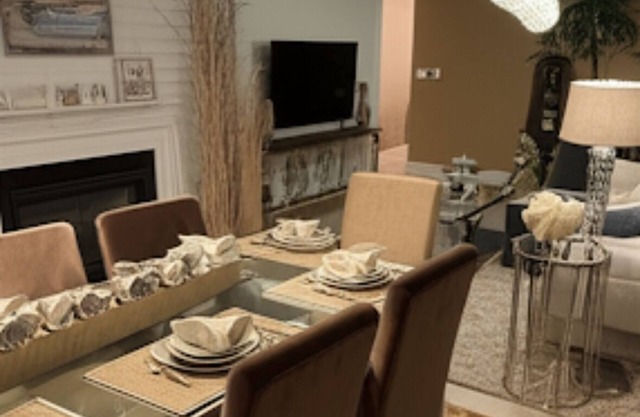 Charming luxury 2-bedroom condo with fitness room and AC in Willowbrook
